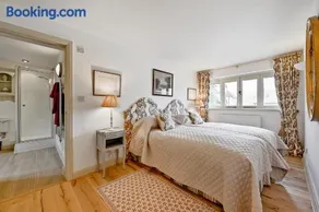 Idyllic Cottage in South Oxfordshire - Image 3