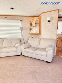 6 Birth Cosy caravan 134 Sealands - Image 4
