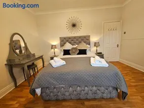 Lakeview Apartment, central location, Sea and Lake view, free parking & WiFi - Image 3