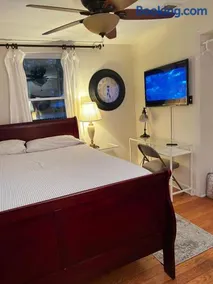 Aloha Homestay Falls Church - Image 3