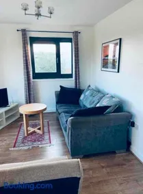 Alba Bally, 2 Bed Flat, by Grays Station - Image 2