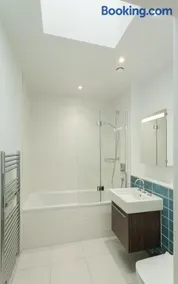 Byron Two Penthouse Apartment - Image 5