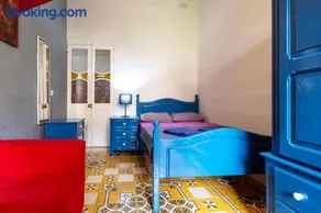 Double, twin or triple room with private bathroom, not ensuite! In quiet and budget friendly townhouse - Image 4