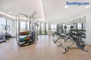 Central 1BR Apartment Assembly Square Pool Gym Parking Sleep 5 - Image 3