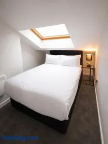 Walk to City Hotspots Liverpool 1BD Apartment - Image 4