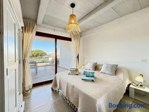 222 Seafront Apartment with Beach Access in Baja Sardinia - by Coral Property - Image 3