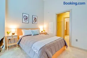 Convenient Apartment Near Major Sights - Image 2