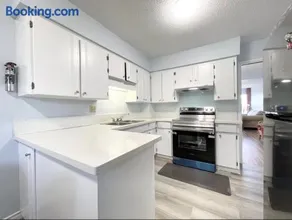 Richmond Airport Cozy Holiday House with free shuttle - Image 3
