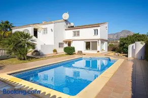Villa avec terrasse, internet haut débit et barbecue | Vue montagne - Image 2