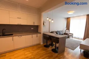 Escapism - Premium 1BR Apartment with Parking - Image 2