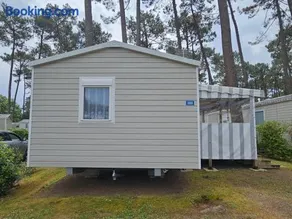 Sous les Pins dans camping 4 étoiles MH familial 322 6 à 8 couchages 2 salles de bain 2 WC - Image 2