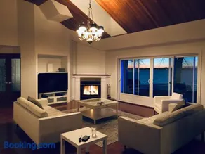 Spacious Lakefront Champlain lake with SPA - Image 3