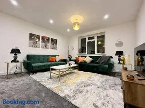 Brand new modern Cheltenham home - Image 1