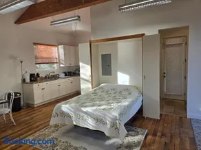 Relaxing Countryside Resort Guest House - Image 4