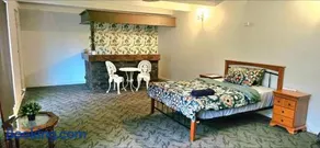 Retro Bar Themed Spacious Studio room - Image 1