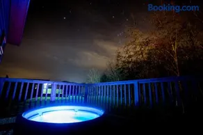 Deneb Lodge with Hot Tub - Image 4