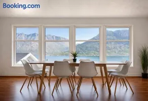Spacious Waterfront Gem - Panoramic View - Terrace - Image 2