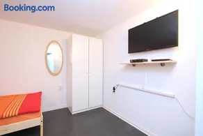 Private Souterrain Apartment - Image 5