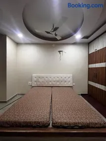 Bhavyam Palace A Luxury AC Homestay - Image 2