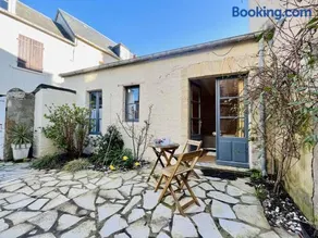 La Bonne Brise Independent Room with Terrace - Image 1