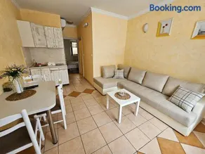 Lanterna Apartments - Image 2