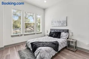 Blue Oasis - Serene & Spacious 3BR Escape - Image 4