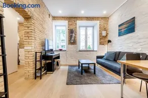 Old Town Pylimo apartment by Urban Rent - Image 2