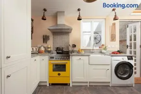 1 Wellington Place, Mousehole - Image 3