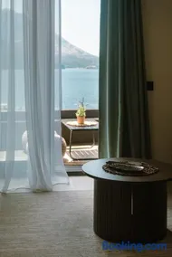 ZOA Seaview Apartment - Image 2