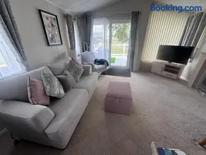Derwent View Luxury Lake Side Caravan Home - Image 5