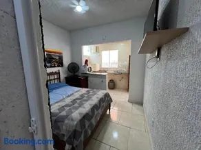 Apartamento Charmoso com Ótima Localização - Image 2