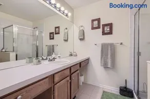 Littleton Executive Townhouse - Image 2