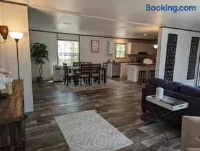 Private Residence CORNER IN THE WILD - Image 4