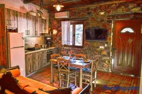 "PefkoPetro" Traditional House - Image 4