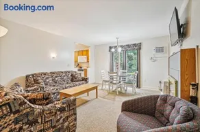 Cedarbrook Queen Suite 108 - Image 2