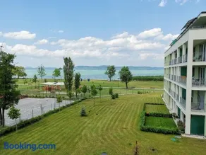 Vízpart Honvéd Apartman - Image 2