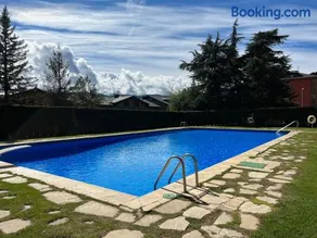 Piso Puigcerda vistas y piscina - Image 1