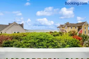 Beautiful ocean front home with direct beach access and outdoor shower - Image 2