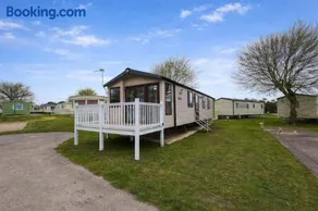 Lovely Caravan With Decking At Cherry Tree Park Norfolk Ref 70724C - Image 2