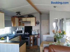 13 Sully Bay Caravan - Image 3