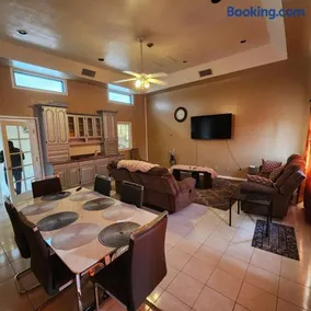 Spacious Vacation Home near Tucson Airport - Image 1