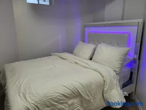 Cozy room basement with separate entrance - Image 1