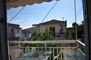 Sunny Beach Front Apartment - Image 1