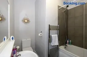 Cosy 2 Bed House for Contractors - Image 2