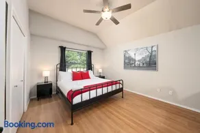 Cozy Getaway, Minutes from Austin! - Image 2