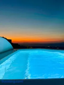 Oinos Luxury Suites - Image 2
