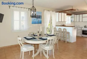 Captain's Quarters at Captains Guesthouse - Image 4