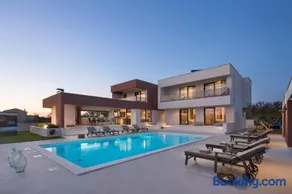 Beautiful Villa Scallop - Image 1