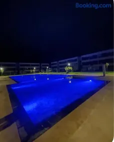 Appartment avec un grand piscine - Image 1