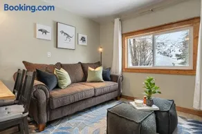 Triceratops Landing I Fire Place I Games I Netflix - Image 2